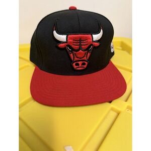 Chicago Bulls SnapBack Hat Mitchell &Ness NBA Old Logo Classics Black Red Cap